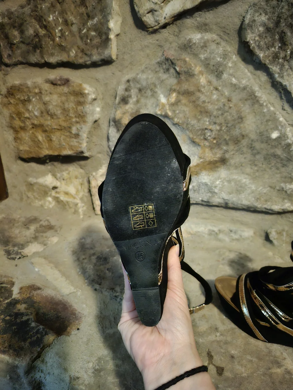 Mackinj chic black